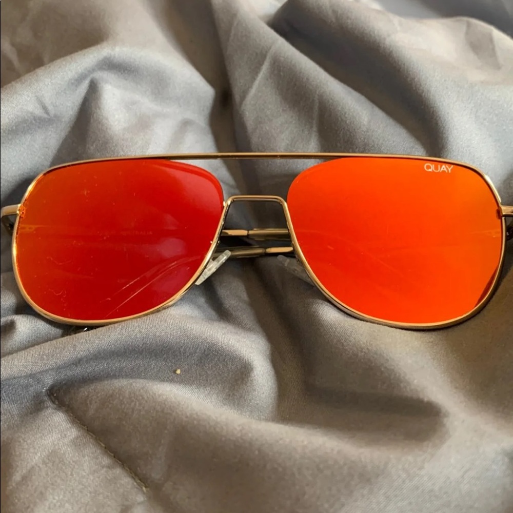 Quay running riot sunnies